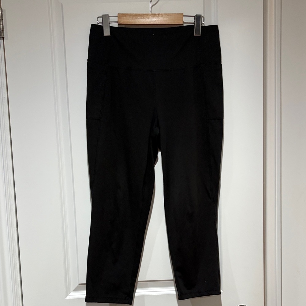 Active USA Black Cropped Pants